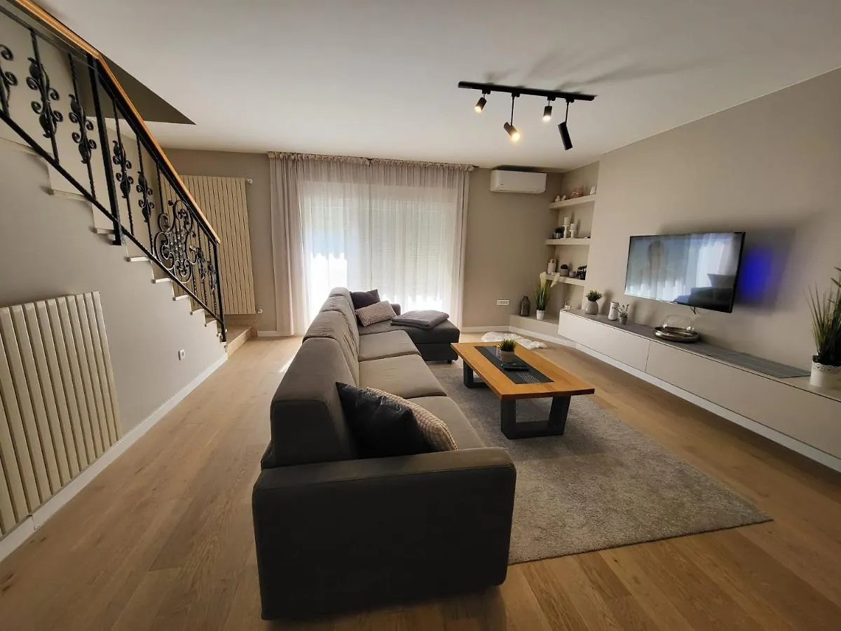 Villa Antea Labinci 0*,  Croatia