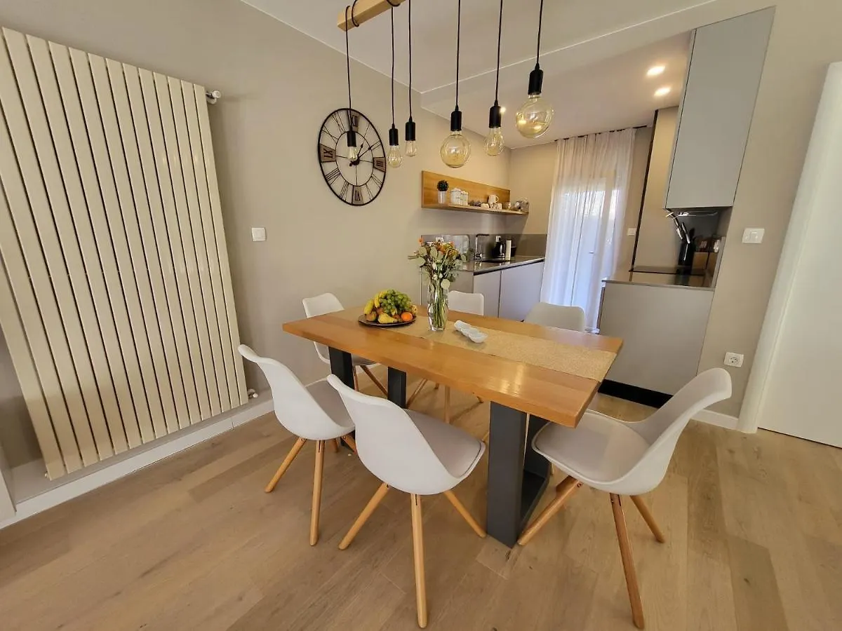 Villa Antea Labinci 0*,