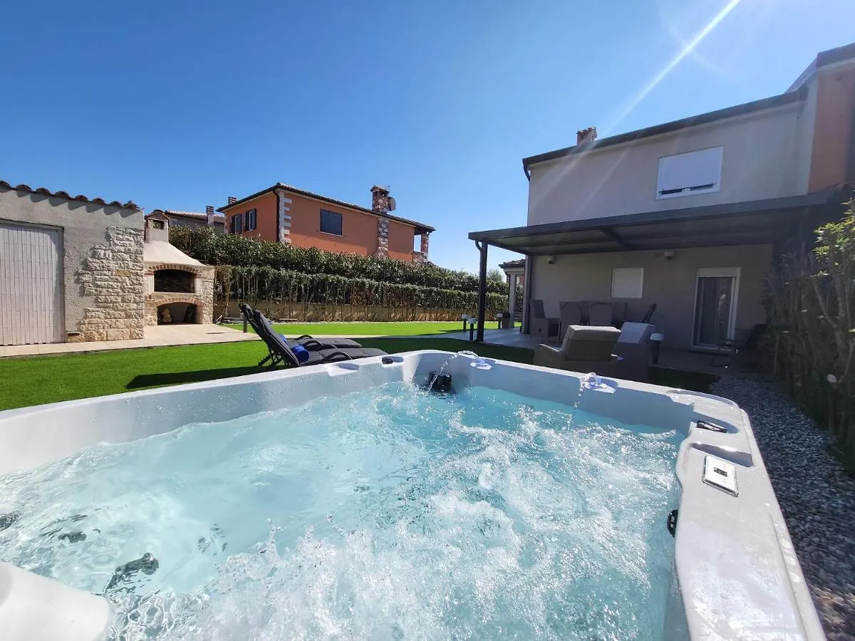 Villa Antea Labinci 0*,  Croatia